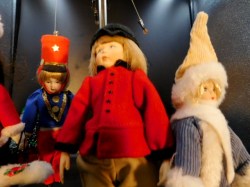 lot 11 4 porc dolls a